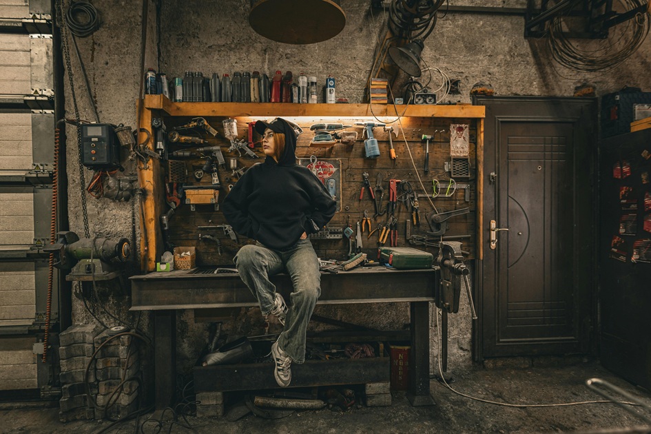 Make extra money organizing and completing tasks as a side hustle
